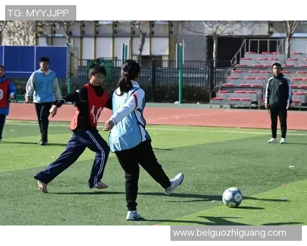 我与足球的第一次亲密接触在课堂上的精彩瞬间 我与足球的第一次亲密接触在课堂上的精彩瞬间