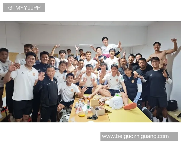 正经足球的魅力与激情探讨如何在赛场上展现真正的竞技精神与团队合作