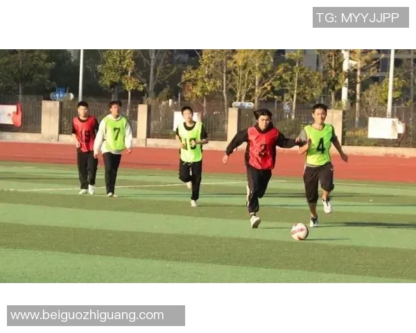 膝盖滑行足球的技巧与乐趣探索让你在球场上尽情展现风采