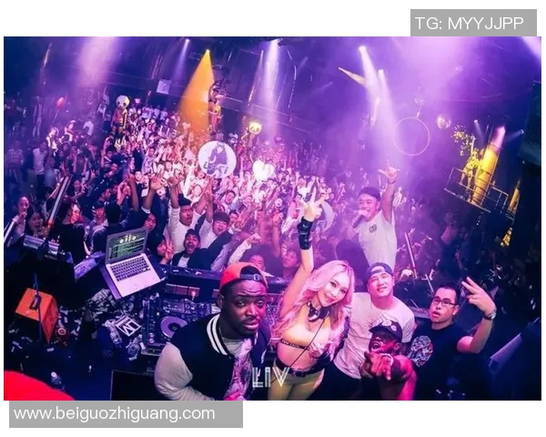 足球DJ组合引领潮流激情碰撞音乐与运动的完美融合 足球DJ组合引领潮流激情碰撞音乐与运动的完美融合